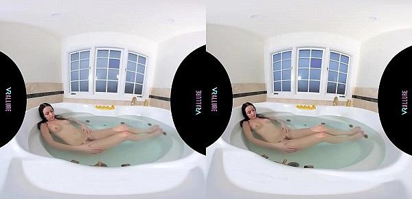  VRALLURE Beautiful Jade Baker masturbates in the bath